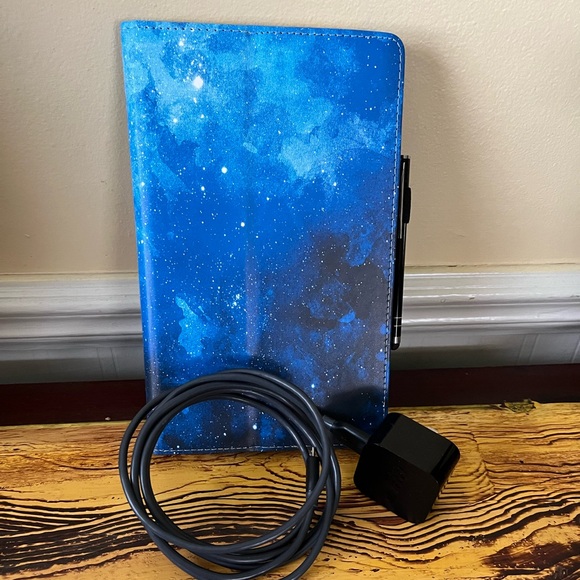 Kindle Fire 8 - Picture 2 of 3